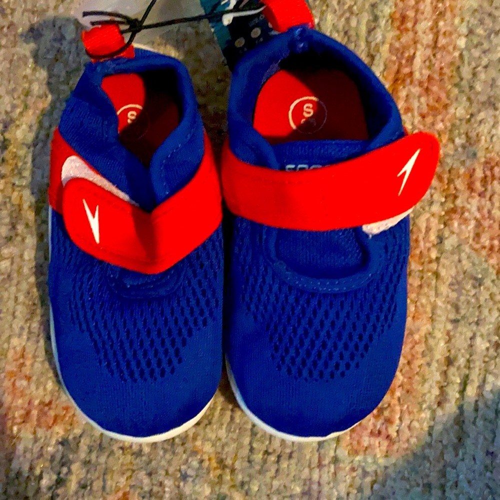 Speedo size 5/6 water shoes. Brand new!